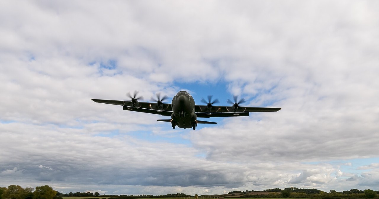 Lockheed C-130K Herkules były wersjami specjalnie przeznaczonymi dla Wielkiej Brytanii. Były standardowymi czterosilnikowymi samolotami transportowymi o ładowności prawie 20 ton. Był wykorzystywany w Wielkiej Brytanii do 2013 roku /Sam Wise /Wikimedia