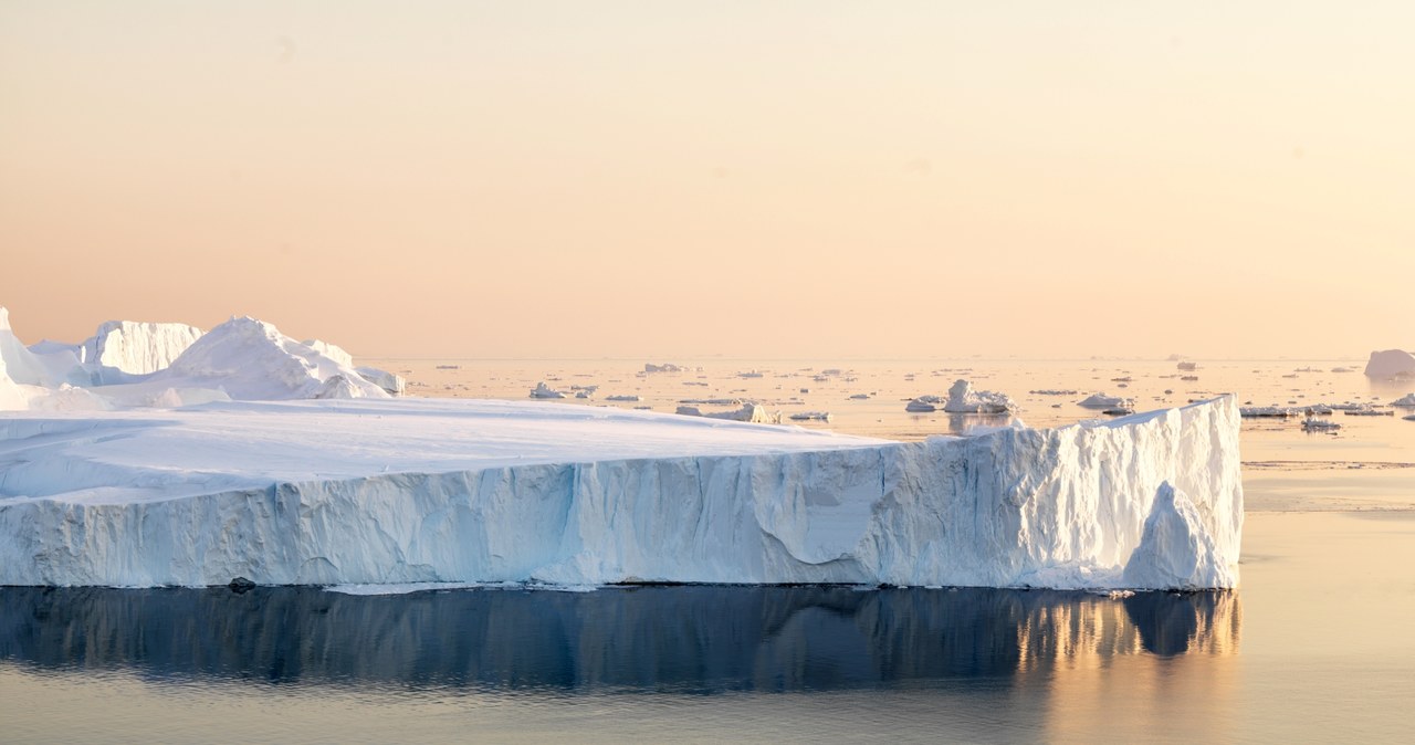 Lód na Antarktydzie topi się w zastraszającym tempie /mtellioglu /123RF/PICSEL