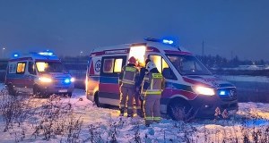 Lód na rzece załamał się pod kobietą. Na pomoc ruszył jej przechodzień