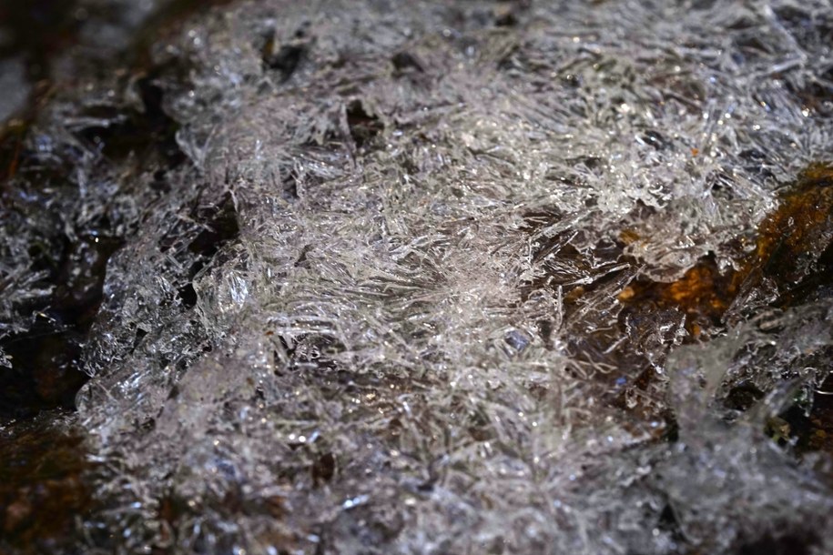 Lód śryżowy na zdjęciu opublikowanym przez Karkonoski Park Narodowy /