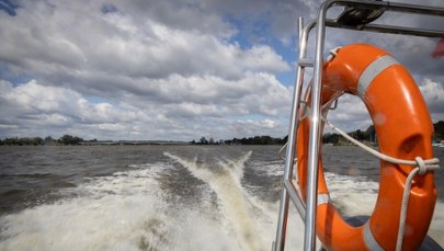 Łódka przewróciła się na środku jeziora. Dwie osoby nie żyją