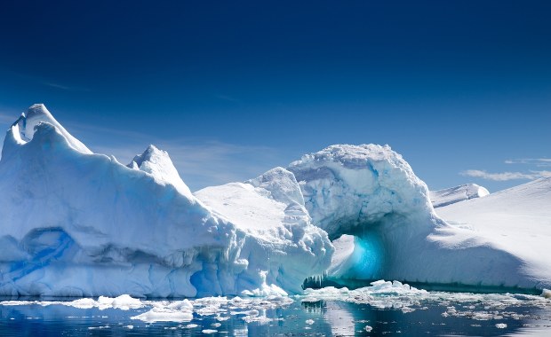 Lodołamacz wyruszył do Antarktyki, by ratować chorego naukowca