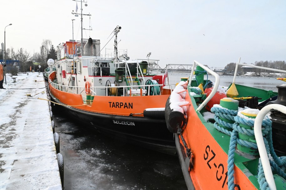 Lodołamacze na nabrzeżu Nadzoru Wodnego w Szczecinie /	Marcin Bielecki   /PAP