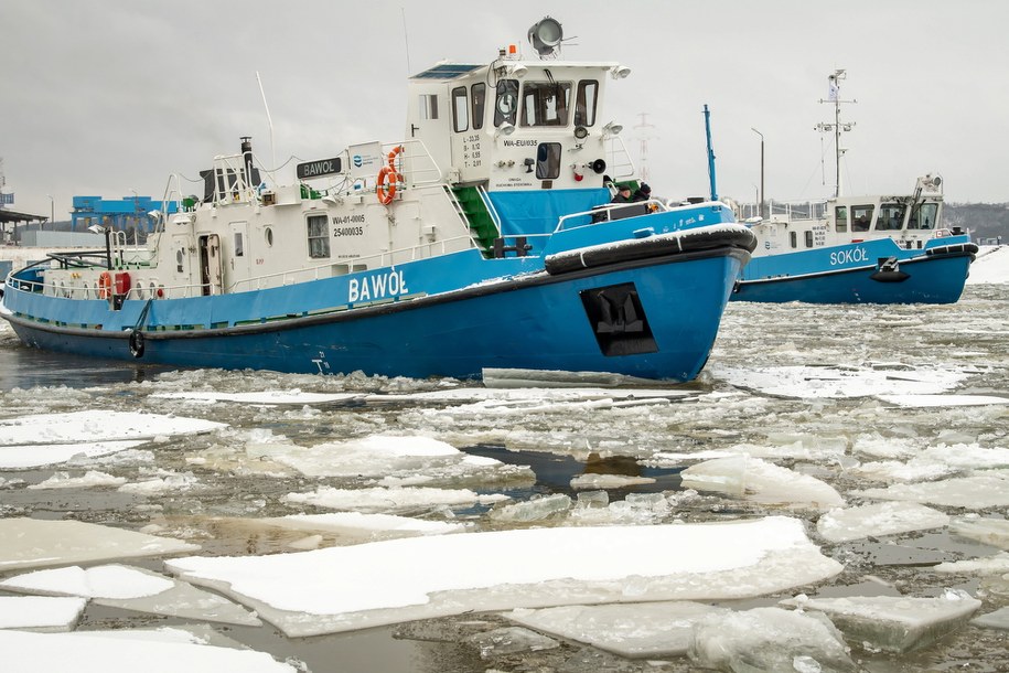 Lodołamacze na terenie Zbiornika Wodnego Włocławek / 	Tytus Żmijewski    /PAP