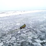 Lodołamacze na Wiśle walczą z lodem. Pogoda może przeszkodzić