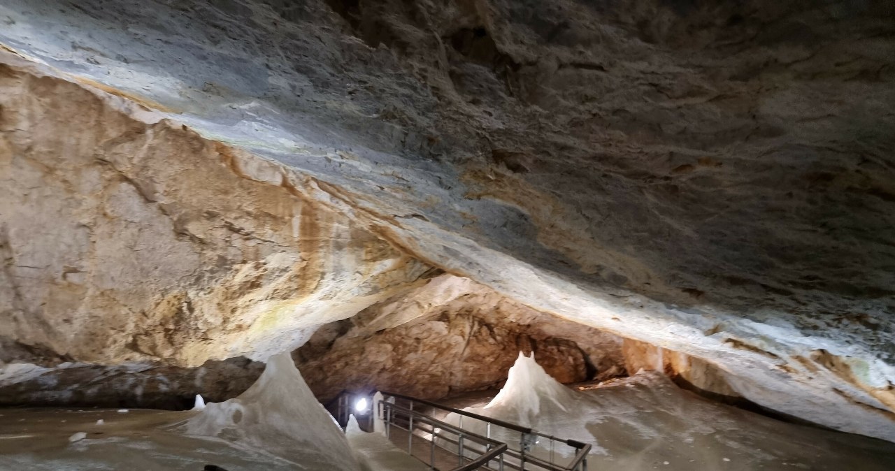 Lodowa Jaskinia Dobszyńska. /LUKASZ SOLSKI /East News