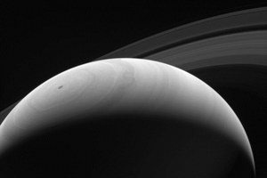 Lodowe księżyce i pierścienie Saturna mogą być młodsze od dinozaurów