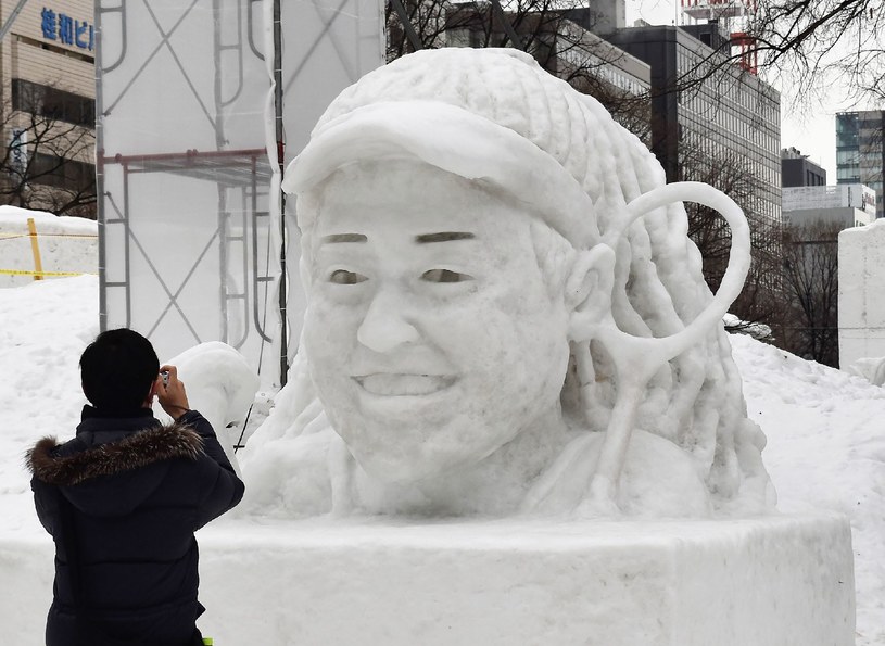 Lodowo-śnieżna rzeźba Naomi Osaki /AFP