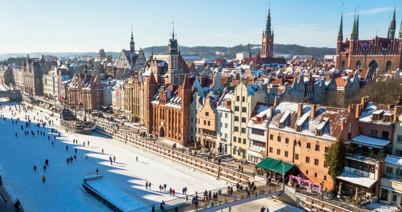 "Lodowy" deptak Gdańska. Zimowa atrakcja na Motławie /Oliwia Domanska/East News /East News