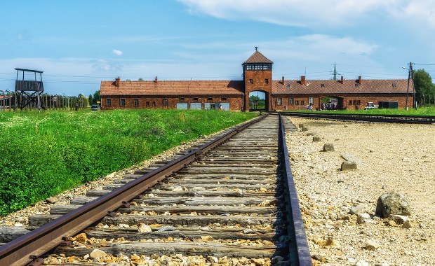 Lody obok byłego obozu koncentracyjnego. "Wstydliwy problem"
