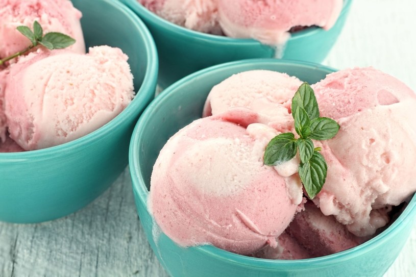 Lody truskawkowe /123RF/PICSEL
