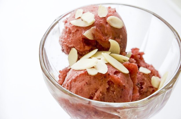 Lody waniliowo-truskawkowe /Malwina Zaborowska /RMF FM