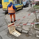 Łódź: Plaga kradzieży pokryw studzienek i kratek ściekowych