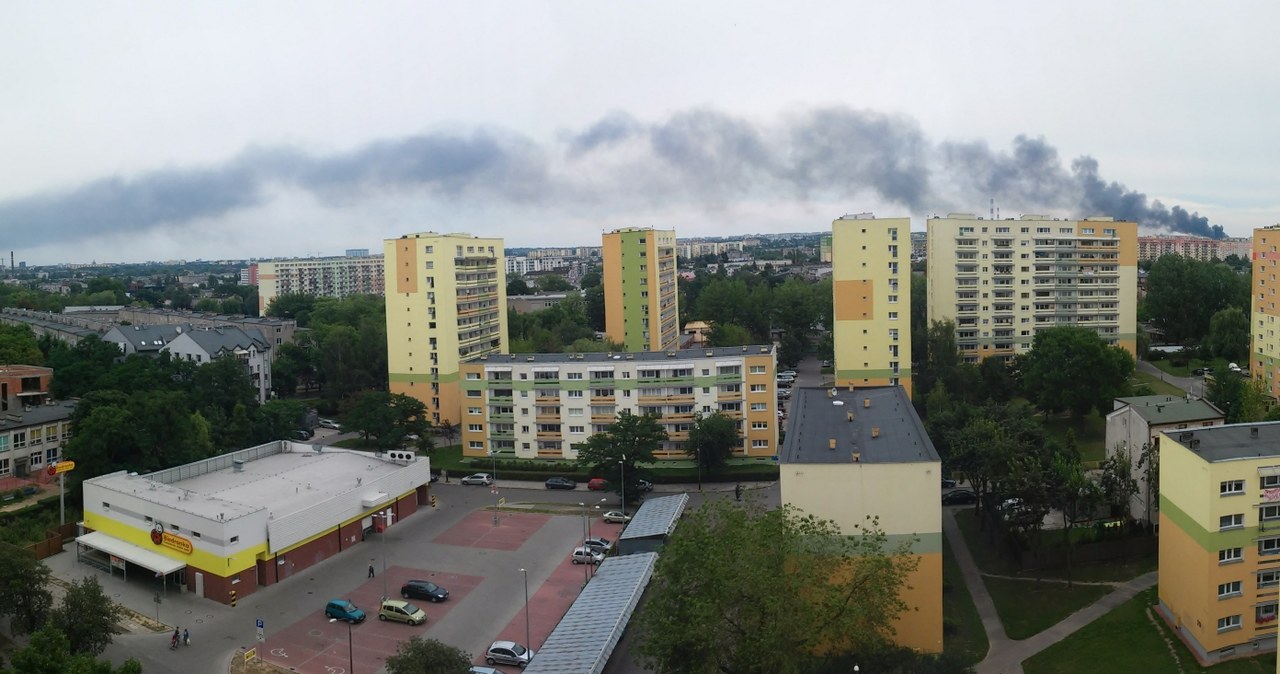 Łódź: Płonie fabryka przy Dąbrowskiego