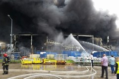 Łódź: Płonie fabryka przy Dąbrowskiego