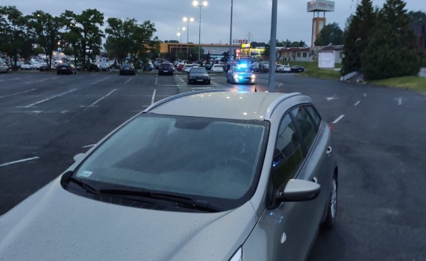 Łódź: Policja udaremniła nielegalne nocne wyścigi. Nałożyła blisko 100 mandatów