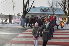 Łódź: Rodzice protestują przeciwko likwidacji szkoły