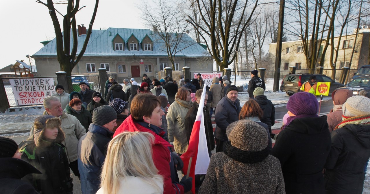Łódź: Rodzice protestują przeciwko likwidacji szkoły