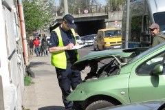 Łódź: Samochód uderzył w ścianę budynku