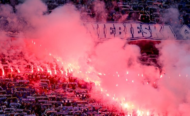 Łódź: To był mecz podwyższonego ryzyka. Ranny policjant i kibic z urazem