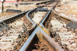 Łódź: Tragedia na torach kolejowych. Pociąg potrącił dwie osoby