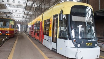 Łódź: Tramwaj bez motorniczego pędził ulicami miasta. Zatrzymał się dopiero na słupie trakcyjnym