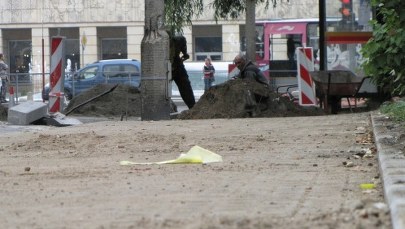 Łódź: Układają chodnik, by zerwać go za kilka miesięcy