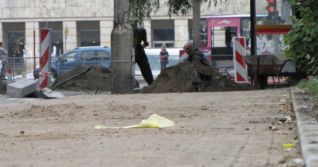 Łódź: Układają chodnik, by zerwać go za kilka miesięcy