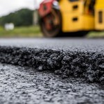 Łódź: Walec najechał na pracownika budowy drogi. "Obrażenia są bardzo poważne"