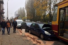 Łódź: Zderzenie dwóch tramwajów i czterech samochodów