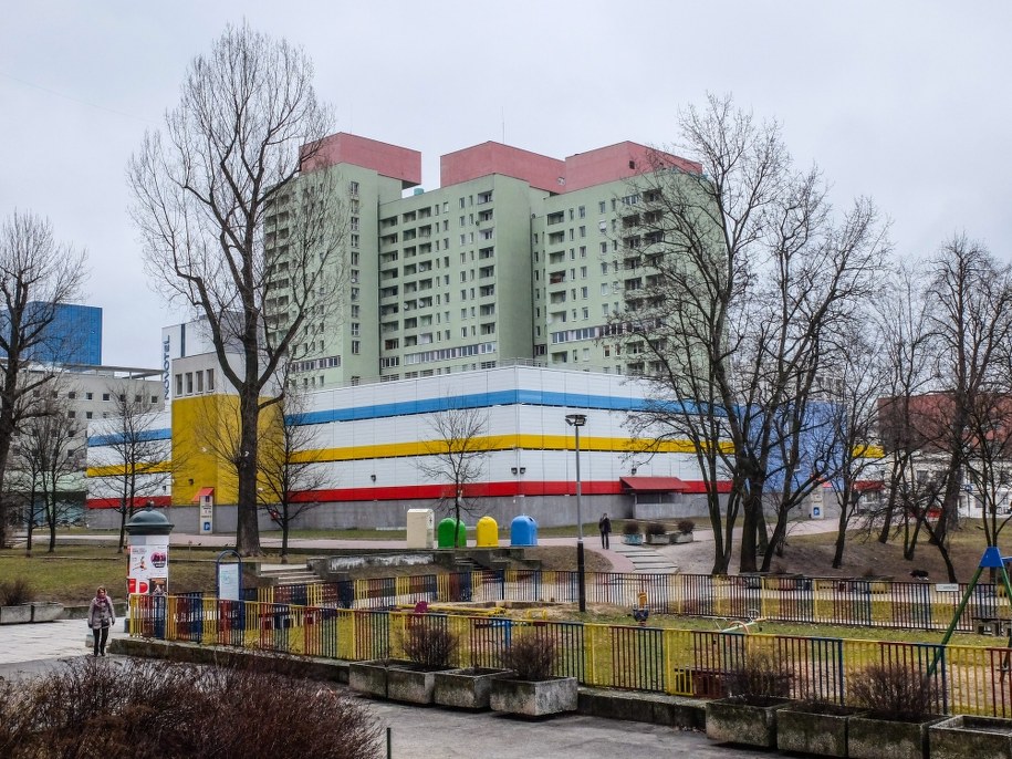 Łódzki Manhattan - zabudowana wysokościowcami z wielkiej płyty Śródmiejska Dzielnica Mieszkaniowa pomiędzy ulicami Piotrkowską i Sienkiewicza w centrum Łodzi /	Grzegorz Michałowski   /PAP