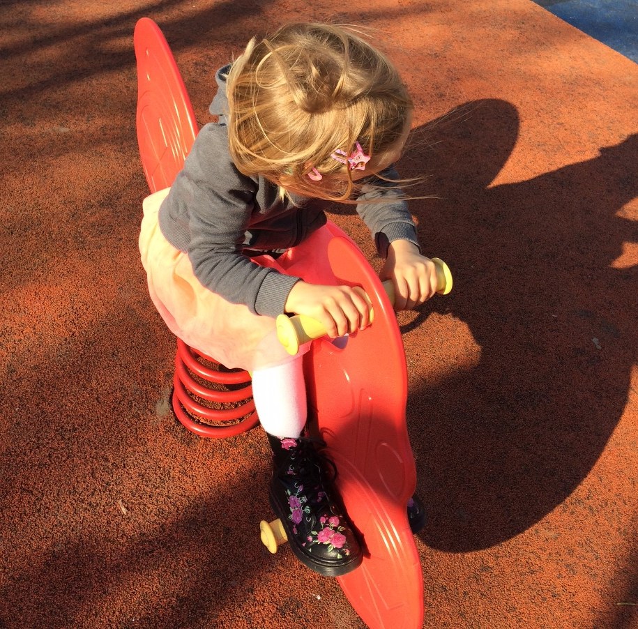 3 miesiące za kratkami. 39-latek i jego żona podejrzani o znęcanie się nad jego córkami