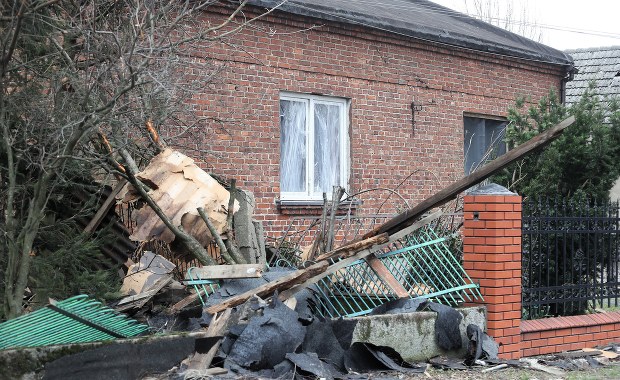 Łódzkie: 10 osób rannych po wichurach, ponad 700 uszkodzonych budynków