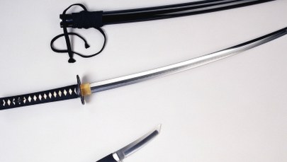 Łódzkie: 44-latek groził policjantom mieczem samurajskim