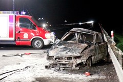 Łódzkie: Dwie osoby zginęły w płonącym samochodzie