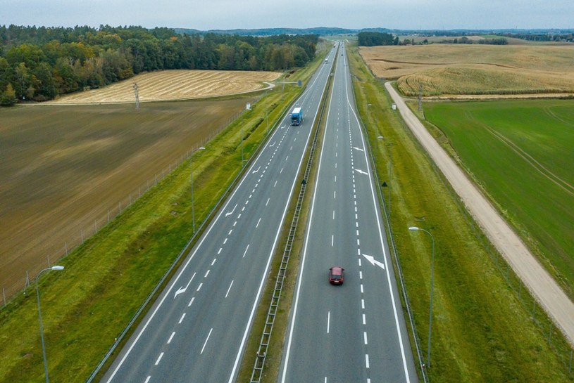 Łódzkie. W piątek kierowcy pojadą nową jezdnią A1 koło Piotrkowa Trybunalskiego /Przemek Świderski /Reporter