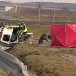 Łódzkie: Wypadek busa na A1. 1 osoba zginęła, 5 jest rannych