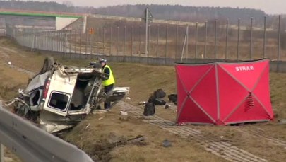 Łódzkie: Wypadek busa na A1. 1 osoba zginęła, 5 jest rannych