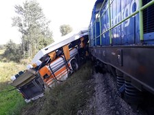 Łódzkie: Zmarł mężczyzna poszkodowany w zderzeniu autobusu z lokomotywą