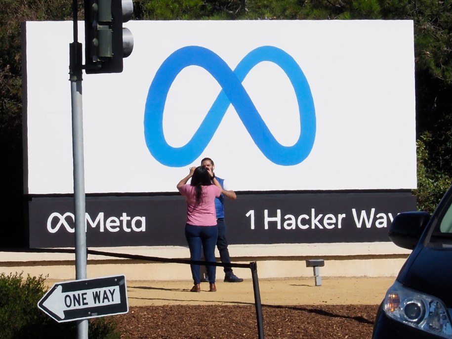 Logo firmy w Dolinie Krzemowej /JOHN G. MABANGLO /PAP