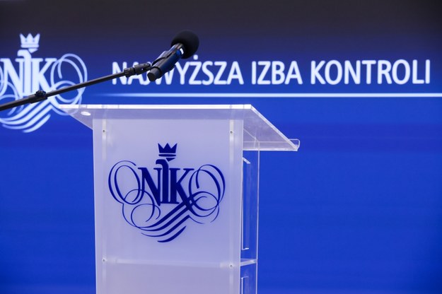 Logo NIK na zdjęciu ilustracyjnym / 	Leszek Szymański    /PAP