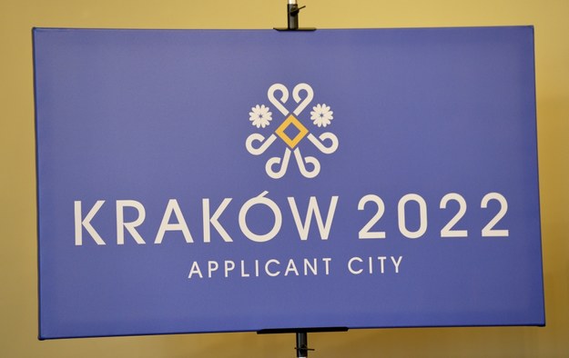 Logotyp Krakowa - miasta zgłaszającego się do organizacji Zimowych Igrzysk Olimpijskich w 2022 roku /PAP/Jacek Bednarczyk /PAP