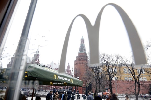 Lokal McDonald's w Moskwie /MAXIM SHIPENKOV    /PAP/EPA