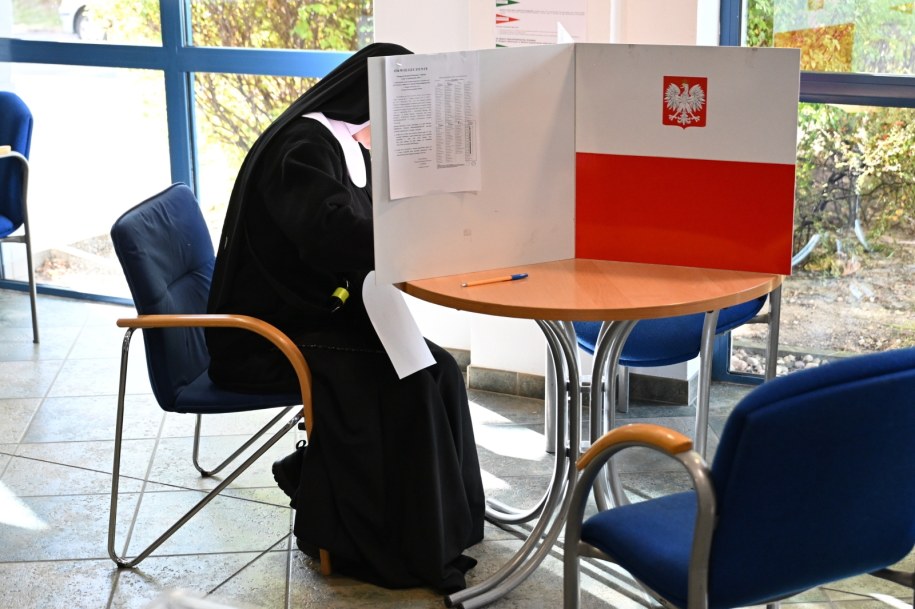 Lokal wyborczy na Uniwersytecie Gdańskim / 	Adam Warżawa    /PAP