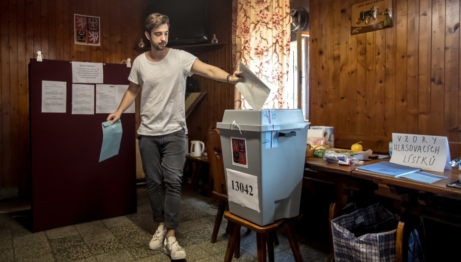 Lokal wyborczy w Pradze. /Martin Divisek /PAP/EPA