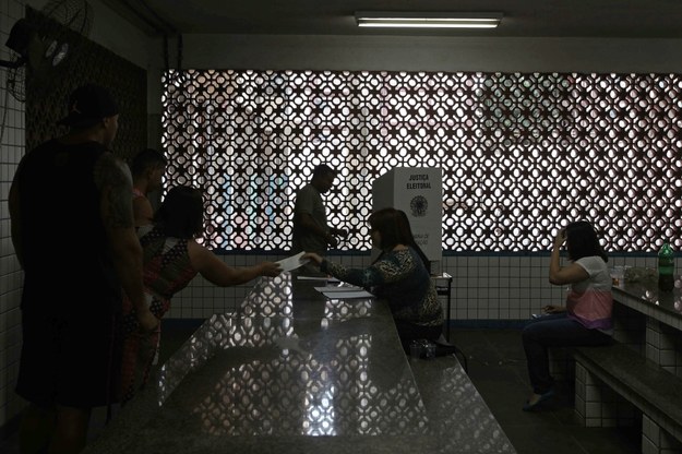 Lokal wyborczy w Vila do Joao na przedmieściach Rio de Janeiro /MARCELO SAYAO /PAP/EPA