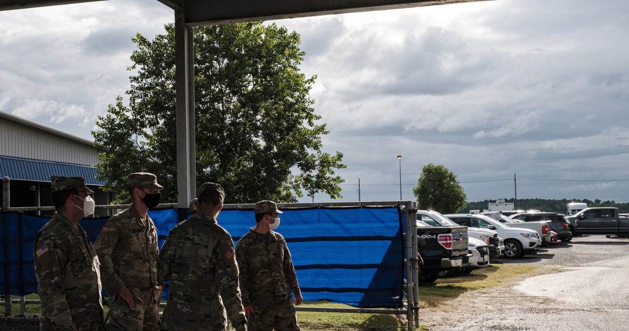 Lokalne władze w USA szykują się na najgorsze. W stan gotowości postawiono Gwardię Narodową /DAN ANDERSON  /PAP/EPA