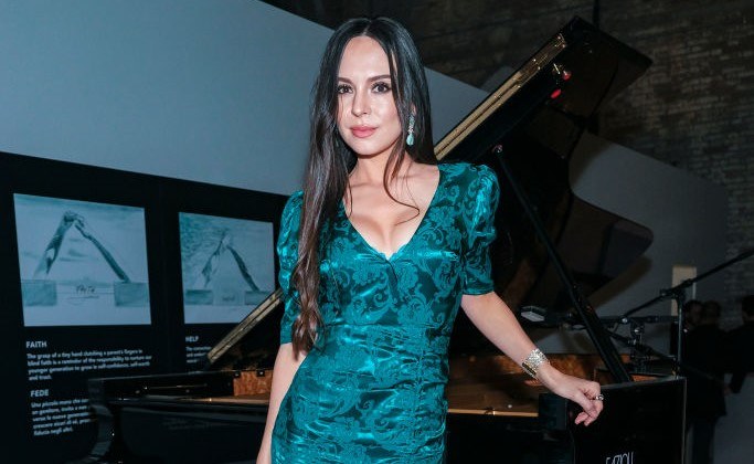 Lola Astanova wie, jak przyciągnąć uwagę. Ma wielki talent muzyczny, ale jest też przepiękną kobietą / David M. Benett / Contributor /Getty Images