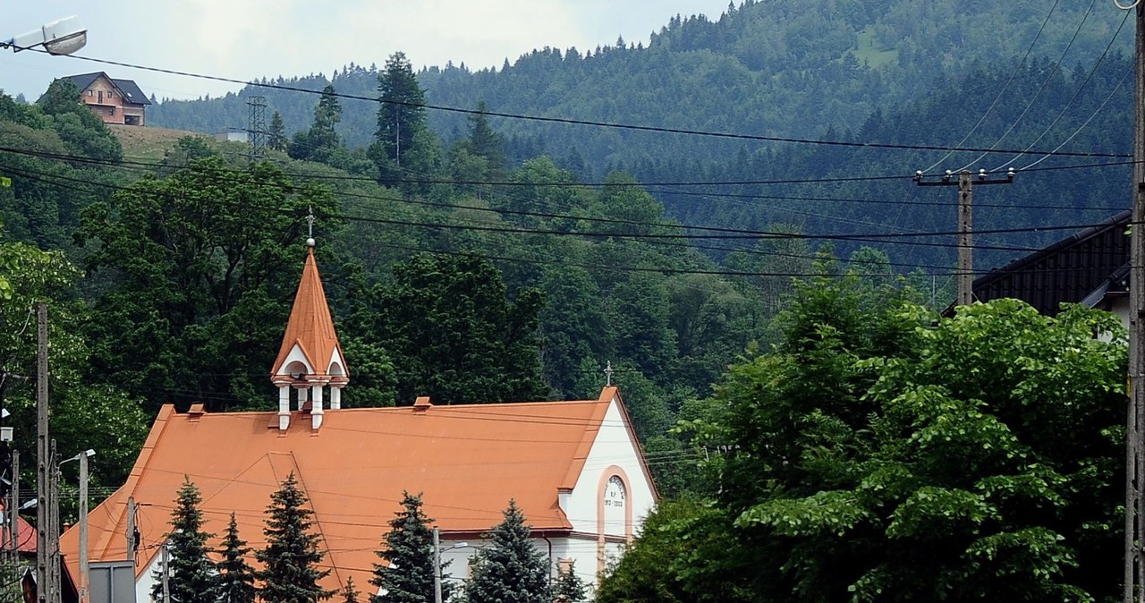 Łomnica-Zdrój zachęca do przybycia swoim położeniem i widokami. Co do zaoferowania ma ta malownicza wieś? /East News