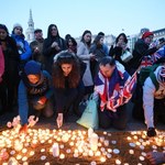 Londyn: Do 4 wzrosła liczba ofiar zamachu. Kilkaset osób złożyło im hołd